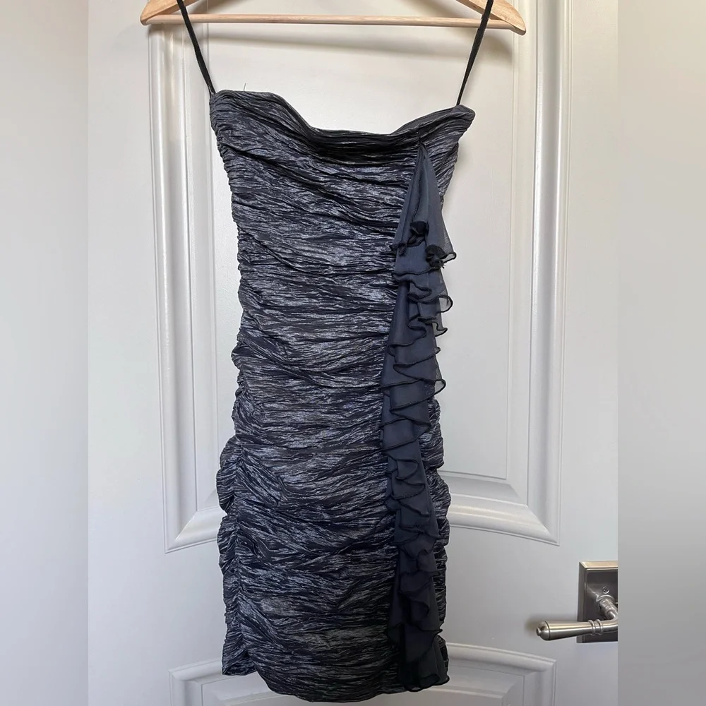 LE CHATEAU STRAPLESS RUFFLE DRESS - Picture 1 of 4